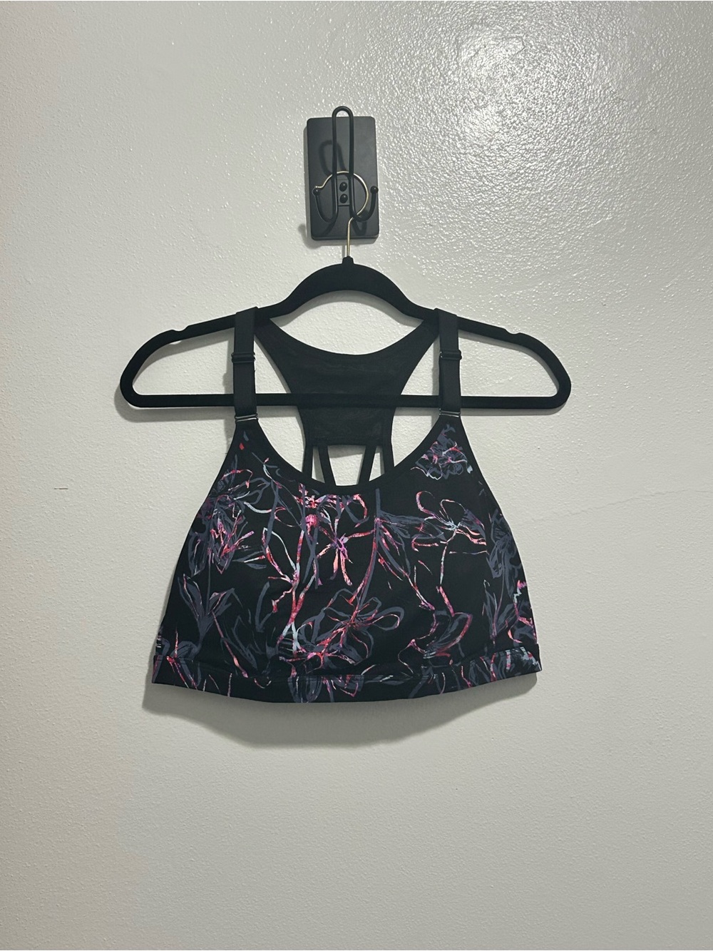 NWOT Lane Bryant LIVI Active Wireless Sports Bra Black Floral Strappy Back 44D